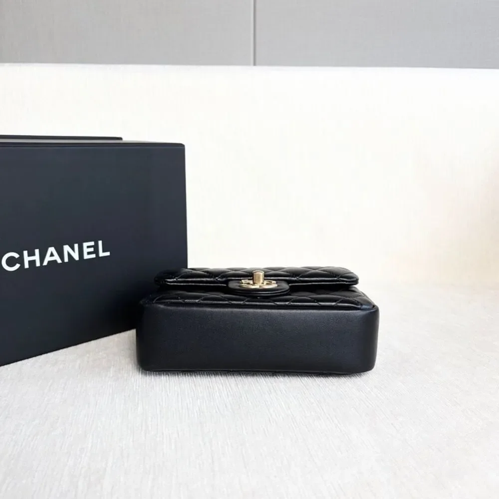 Chanel Women Pre-Loved Bag Very Good Condition - Picture 5 of 9
